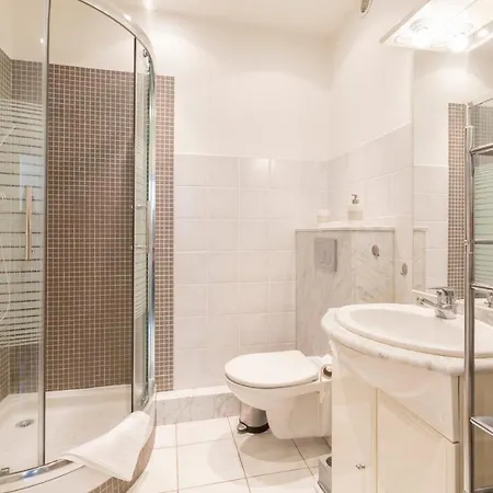 Apartment Rare ! One Bedroom On The Place Nationale With Parking And Ac *