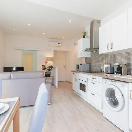 Rare ! One Bedroom On The Place Nationale With Parking And Ac * Antibes