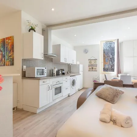 Appartement Rare ! One Bedroom On The Place Nationale With Parking And Ac Antibes
